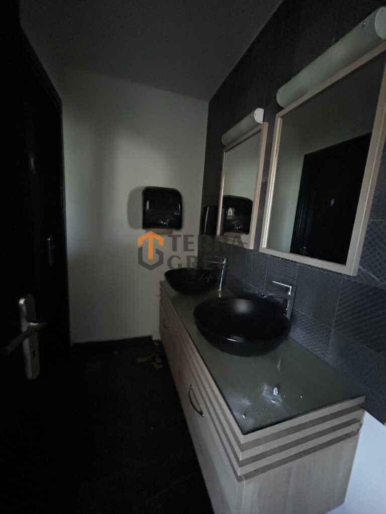 Φωτογραφία 11 από 12 — 1681666 — Shop to rent, Voula, 90 sq m, €3,500